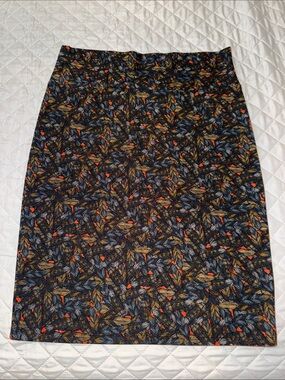 LuLaRoe Pencil Skirt in Black with Multicolor Feather Pattern